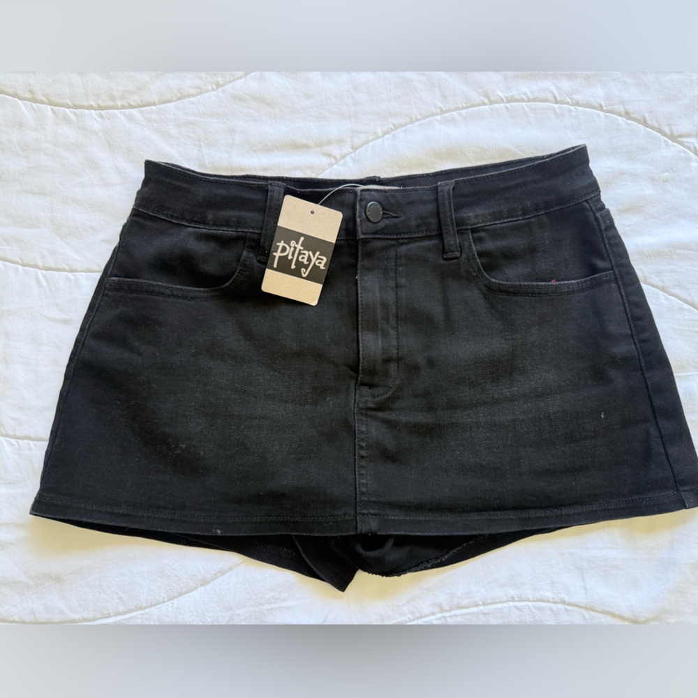 Pitaya Black Mid-Rise Denim Skort